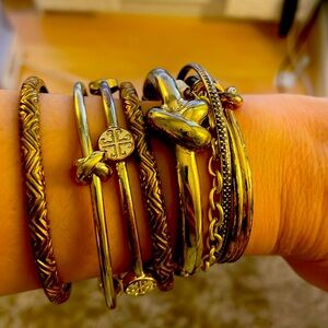 Lot of gold bangles Tory Burch, j.crew and more ! Lot of 8
